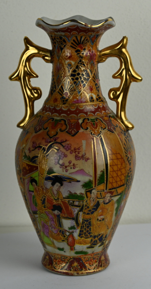 Váza s čínským motivem