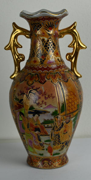 Váza s čínským motivem