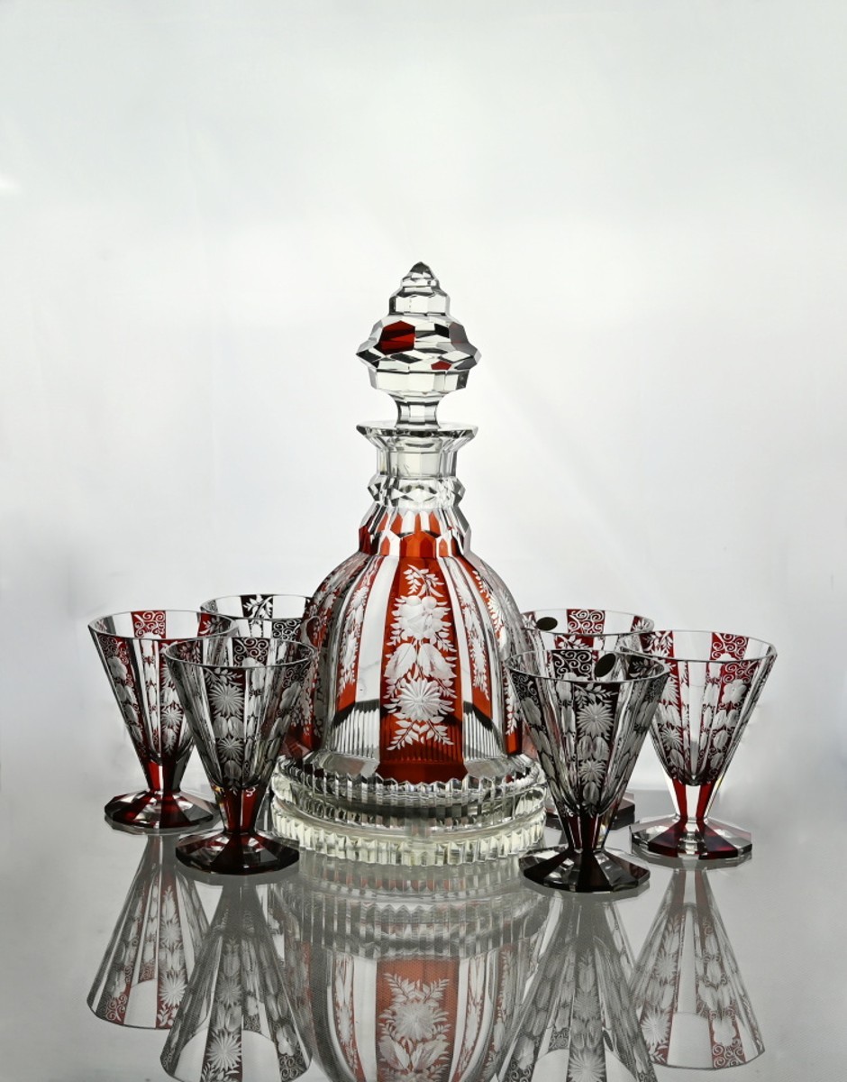 Karafa s uzávěrem a šest pohárků