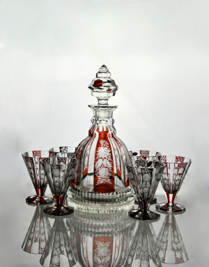 Karafa s uzávěrem a šest pohárků