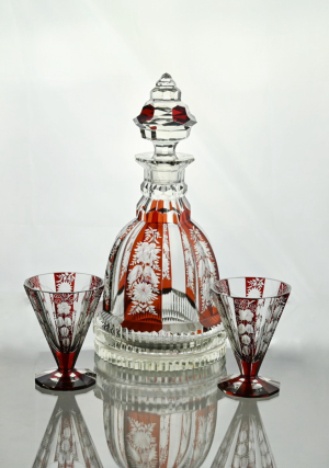 Karafa s uzávěrem a šest pohárků