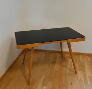 Jiroutek Jiří, Stůl s opaxitovou deskou, menší