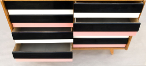 Komoda U-453 na čtyřech šikmých nožkách