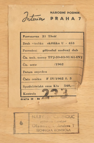 Komoda U-453 na čtyřech šikmých nožkách