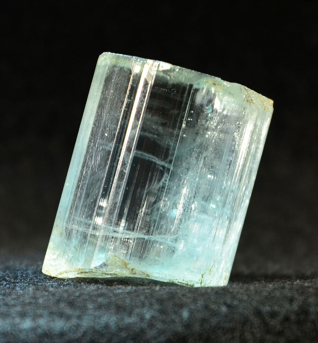 Akvamarín - volný krystal