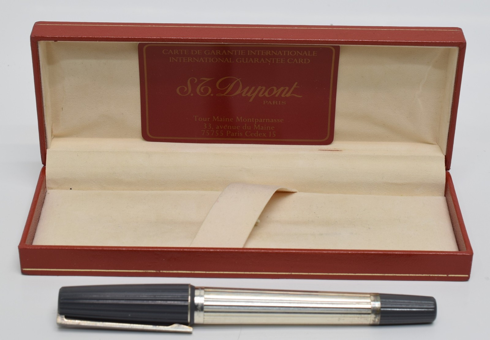 Plnicí pero Saint Germain Dupont Paris.