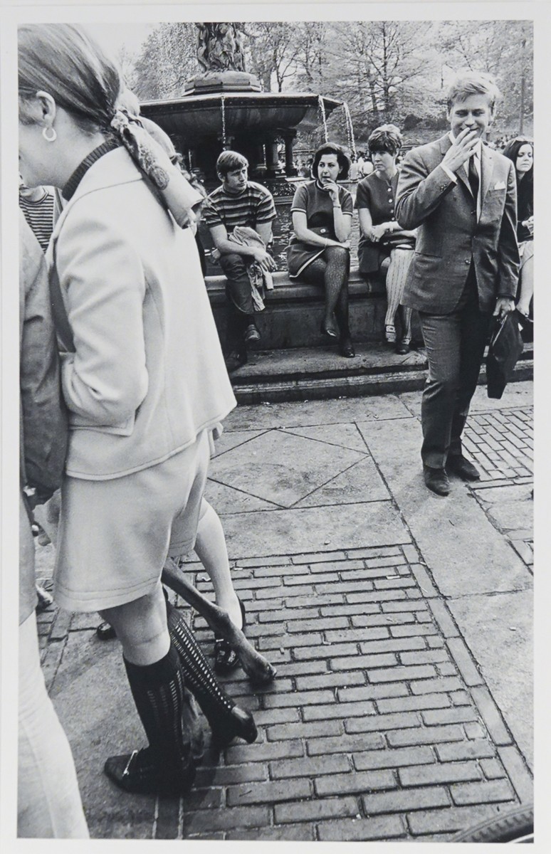 Jan Lukas (1915 - 2006) - Václav Havel v Central parku, NYC, duben 1968, pes a dívka