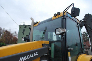 TRAKTORBAGR MECALAC TLB 890