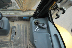 TRAKTORBAGR MECALAC TLB 890
