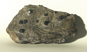 Granát (almandin)