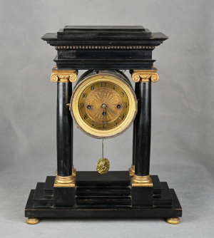 Sloupkové hodiny stolní Biedermeier