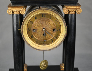 Sloupkové hodiny stolní Biedermeier