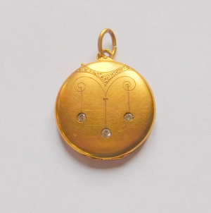 Zlatý medailonek s brilianty