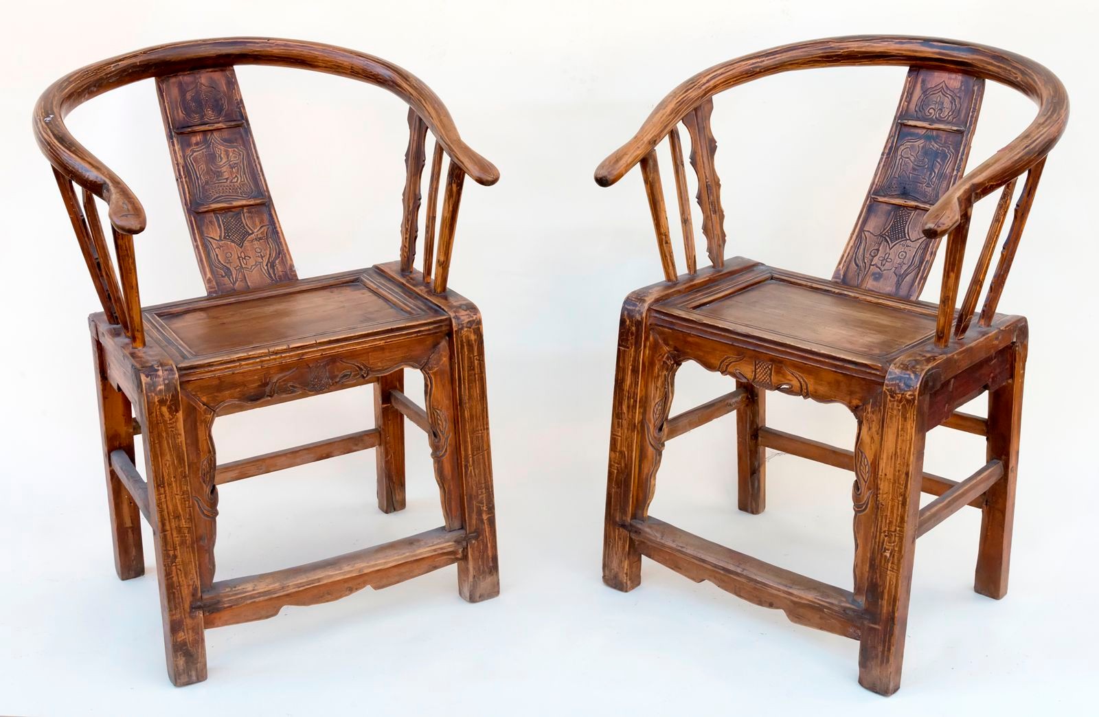 Tradiční čínské židle s opěradlem ve tvaru podkovy (Chinese Horseshoe Chairs)– párové