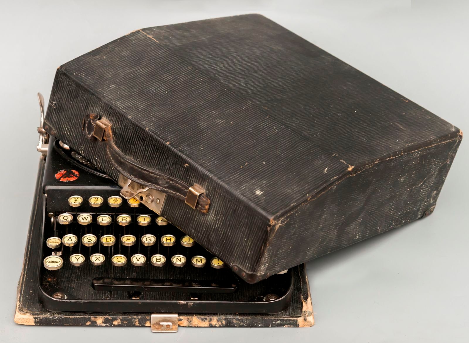 Přenosný kufříkový psací stroj "Remington Portable"