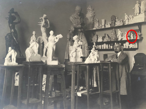 JOSEF DRAHOŇOVSKÝ 1877 - 1938 - SOCHA ŽENY V ŠATECH