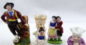 ČTYŘI PORCELÁNOVÉ MALÉ SOŠKY - MINIATURY