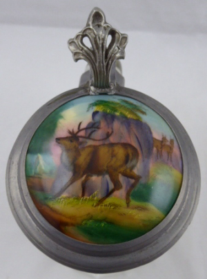 KORBEL S MALOVANÝM PORCELÁNOVÝM VÍČKEM