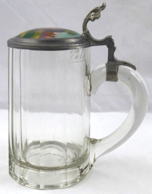 KORBEL S MALOVANÝM PORCELÁNOVÝM VÍČKEM