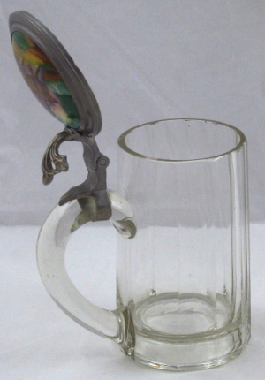 KORBEL S MALOVANÝM PORCELÁNOVÝM VÍČKEM