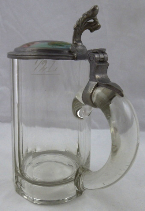 KORBEL S MALOVANÝM PORCELÁNOVÝM VÍČKEM