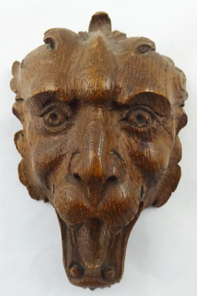 DŘEVĚNÝ MASKARON - LEV