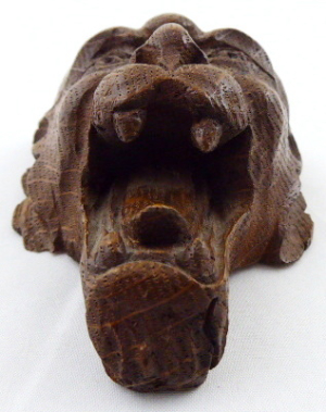 DŘEVĚNÝ MASKARON - LEV