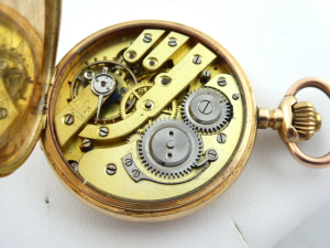 ZLATÉ KAPESNÍ HODINKY S ŘETÍZKEM - ANCRE LIGNE DROITE, REMONTOIR 15 RUBIS, SPIRAL BREGUET