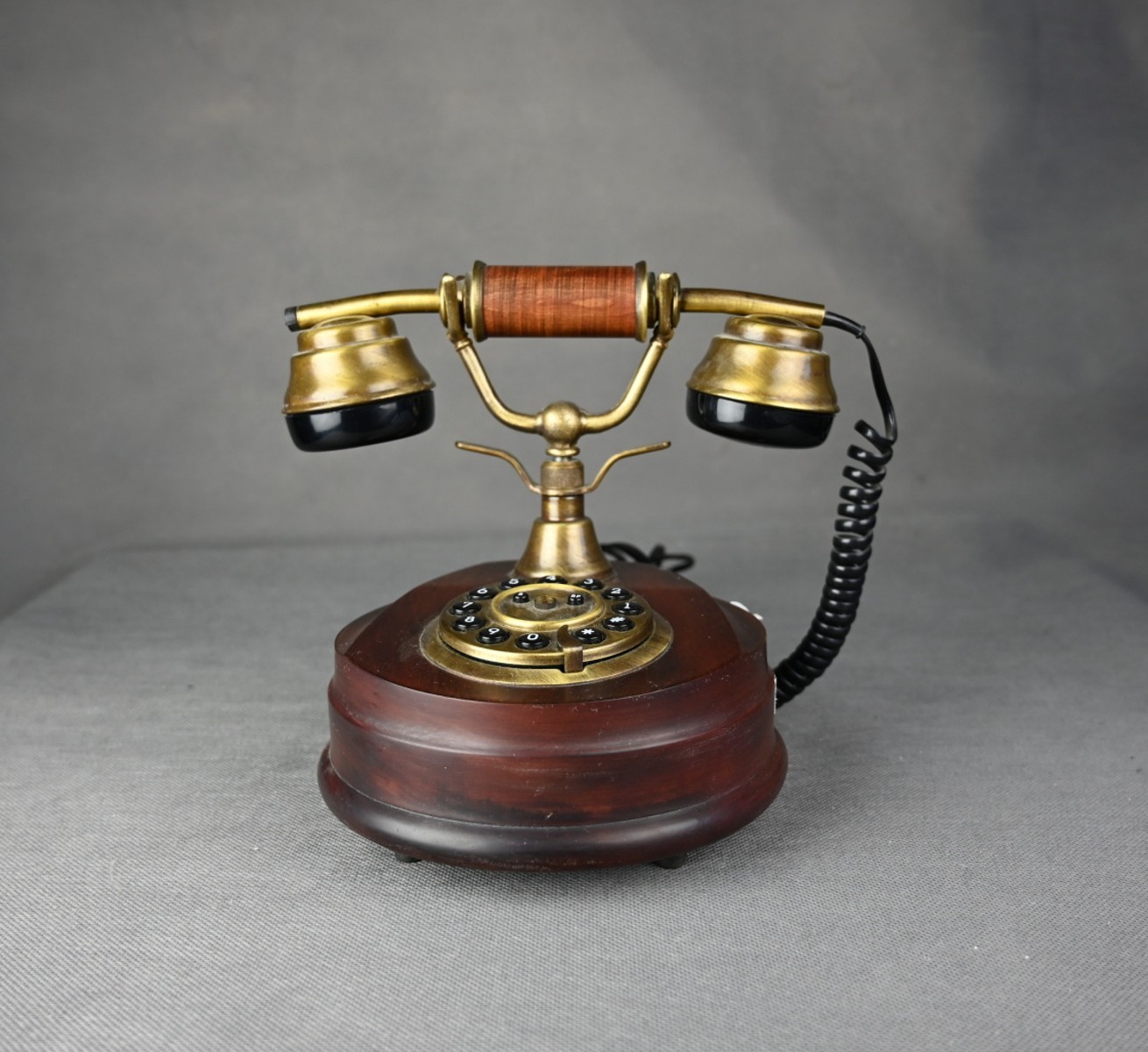 Replika starého telefonu