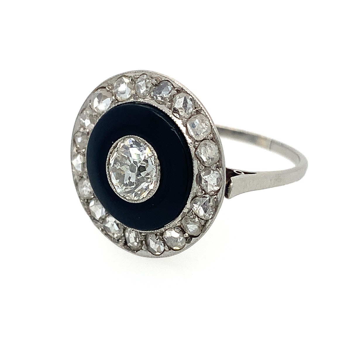 Prsten s diamanty a onyxem | Art deco | platina | Československo 1920