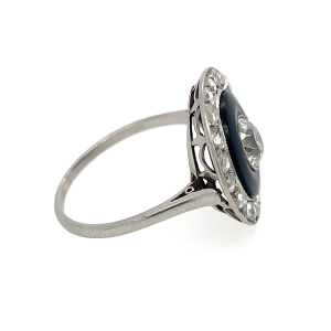 Prsten s diamanty a onyxem | Art deco | platina | Československo 1920