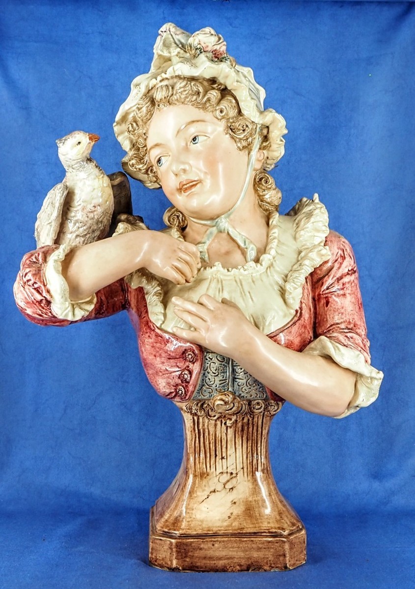 Neznámy autor – Porcelánová busta šlechtičny s holubicí