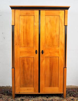 Skříň Biedermeier – úzká